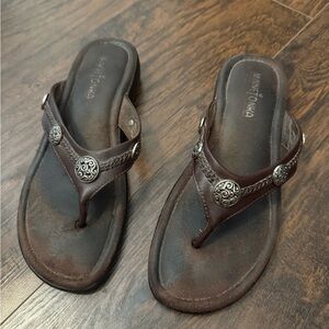 Minnetonka Brown Leather Sandals with Silver Accents